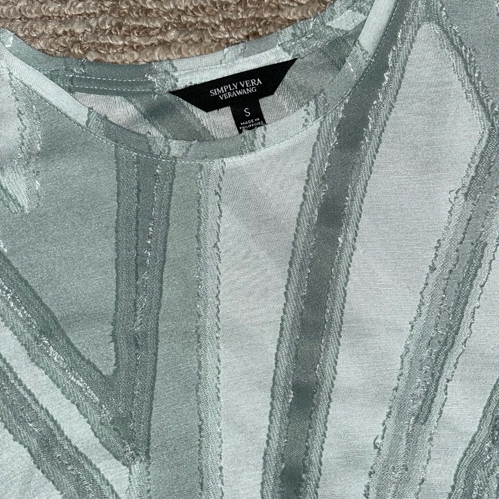 Geometric Patterned top - Picture 2 of 3